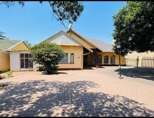 5 BEDROOM HOUSE FOR SALE IN LAMBTON